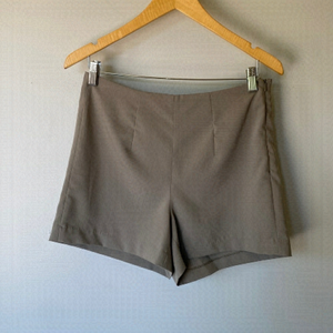 VENUS classic neutral high rise shorts
